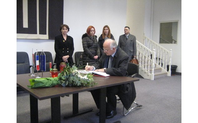 M. Josip Leko, Président du Parlement croate, a signé le registre de condoléances le 13 janvier
