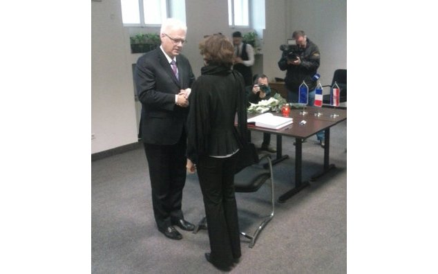 Le Président Josipović a signé le registre de condoléances le 9 janvier